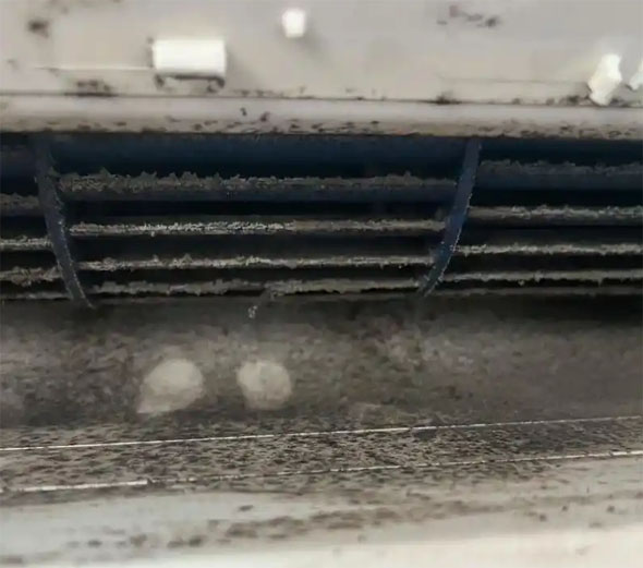 新平空调吹的风有股烧焦味是怎么回事